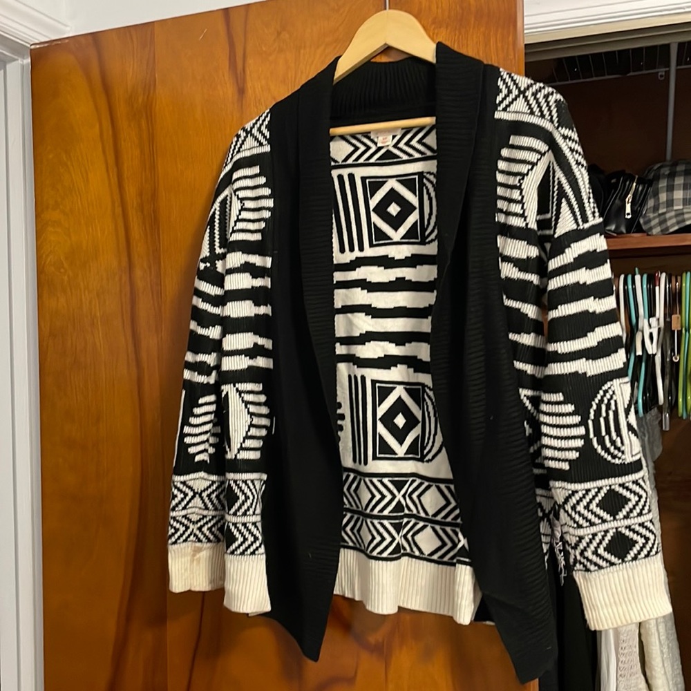 Tribal pattern open sweater